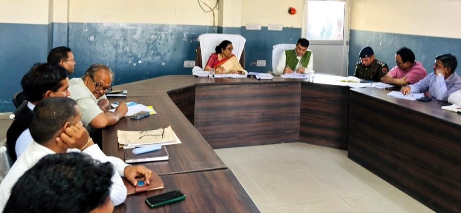 KOTPUTLI-BEHROR: जिला कलक्टर की अध्यक्षता में समीक्षा बैठक KOTPUTLI-BEHROR: जिला कलक्टर की अध्यक्षता में समीक्षा बैठक