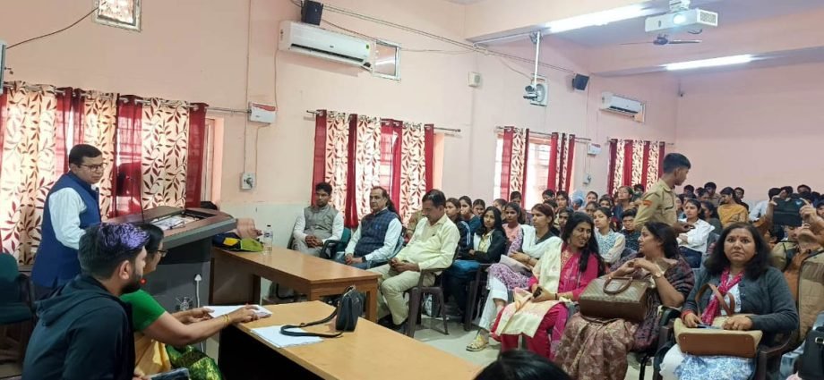 KOTPUTLI-BEHROR: विशेष प्रशिक्षण: 300 से अधिक छात्र लाभान्वित KOTPUTLI-BEHROR: विशेष प्रशिक्षण: 300 से अधिक छात्र लाभान्वित