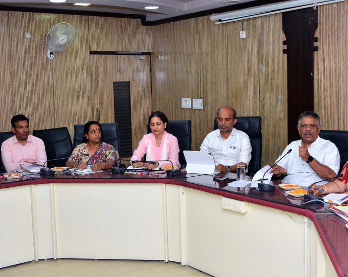 JAIPUR: चिकित्सा मंत्री ने विभागीय योजनाओं एवं गतिविधियों की समीक्षा की JAIPUR: चिकित्सा मंत्री ने विभागीय योजनाओं एवं गतिविधियों की समीक्षा की