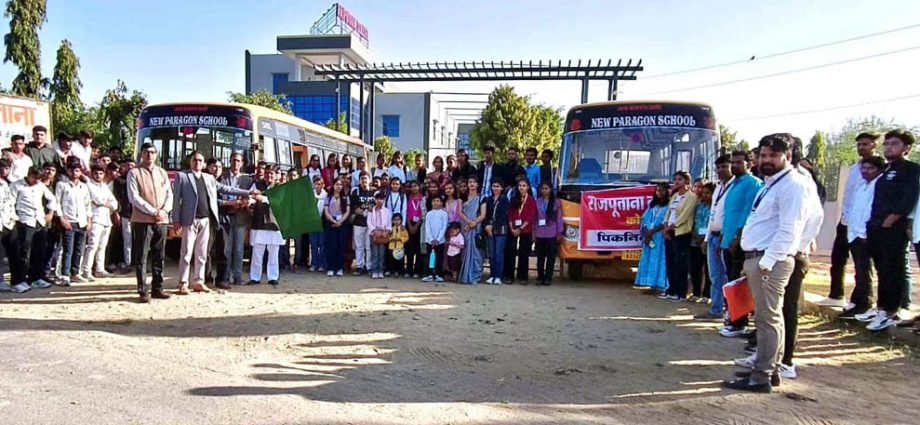 KOTPUTLI-BEHROR: छात्रों ने किया जूलॉजिकल पार्क का शैक्षिक सफर KOTPUTLI-BEHROR: छात्रों ने किया जूलॉजिकल पार्क का शैक्षिक सफर