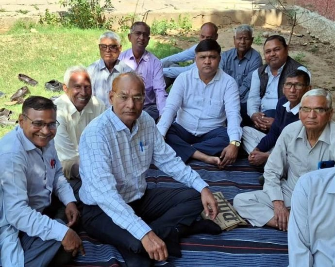 KOTPUTLI-BEHROR: विकास योजनाओं व सामाजिक सुधारों पर चर्चा KOTPUTLI-BEHROR: विकास योजनाओं व सामाजिक सुधारों पर चर्चा