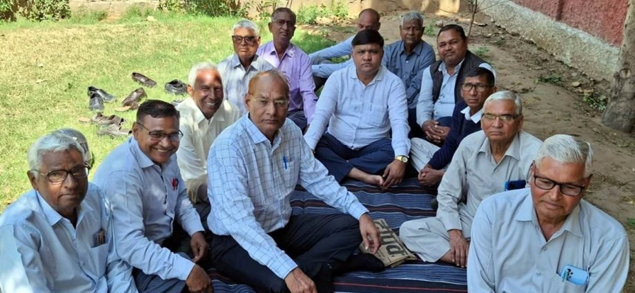 KOTPUTLI-BEHROR: विकास योजनाओं व सामाजिक सुधारों पर चर्चा KOTPUTLI-BEHROR: विकास योजनाओं व सामाजिक सुधारों पर चर्चा