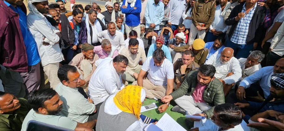 KOTPUTLI-BEHROR: चतुर्भुज में सीवरेज प्लांट के खिलाफ भडक़ा आक्रोश KOTPUTLI-BEHROR: चतुर्भुज में सीवरेज प्लांट के खिलाफ भडक़ा आक्रोश