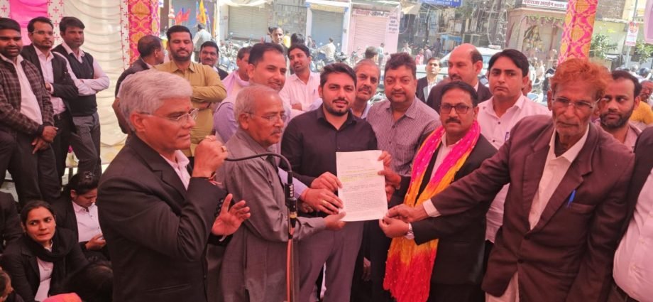 KOTPUTLI-BEHROR: डीजे कोर्ट की मांग: गजब की एकजुटता और समर्थन KOTPUTLI-BEHROR: डीजे कोर्ट की मांग: गजब की एकजुटता और समर्थन