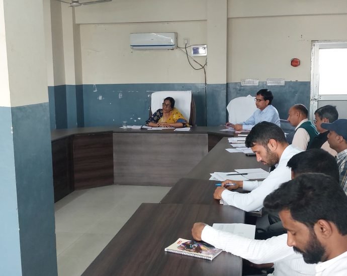 KOTPUTLI-BEHROR: विकास की रफ्तार तेज: जिला कलक्टर ने दिए समयबद्ध कार्य पूर्ण करने के निर्देश KOTPUTLI-BEHROR: विकास की रफ्तार तेज: जिला कलक्टर ने दिए समयबद्ध कार्य पूर्ण करने के निर्देश