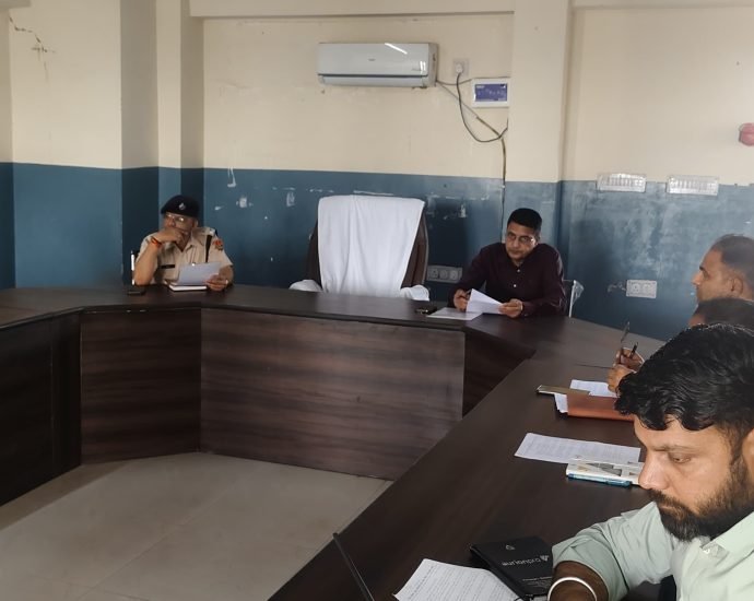 KOTPUTLI-BEHROR: एडीएम की अध्यक्षता में अभय कमाण्ड के तहत जिला मुख्यालय पर सीसीटीवी लगाने की प्रगति की समीक्षा बैठक आयोजित KOTPUTLI-BEHROR: एडीएम की अध्यक्षता में अभय कमाण्ड के तहत जिला मुख्यालय पर सीसीटीवी लगाने की प्रगति की समीक्षा बैठक आयोजित