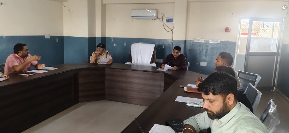 KOTPUTLI-BEHROR: एडीएम की अध्यक्षता में अभय कमाण्ड के तहत जिला मुख्यालय पर सीसीटीवी लगाने की प्रगति की समीक्षा बैठक आयोजित KOTPUTLI-BEHROR: एडीएम की अध्यक्षता में अभय कमाण्ड के तहत जिला मुख्यालय पर सीसीटीवी लगाने की प्रगति की समीक्षा बैठक आयोजित