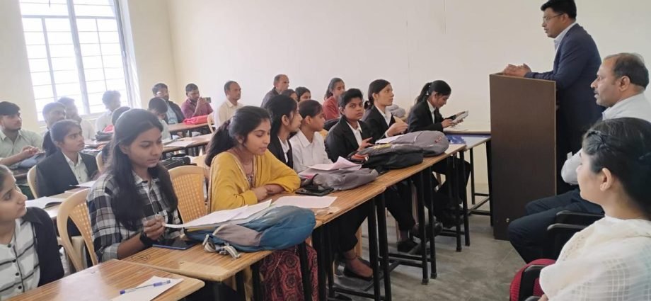 KOTPUTLI-BEHROR: अंतर्राष्ट्रीय महिला दिवस पर सेमीनार का आयोजन KOTPUTLI-BEHROR: अंतर्राष्ट्रीय महिला दिवस पर सेमीनार का आयोजन