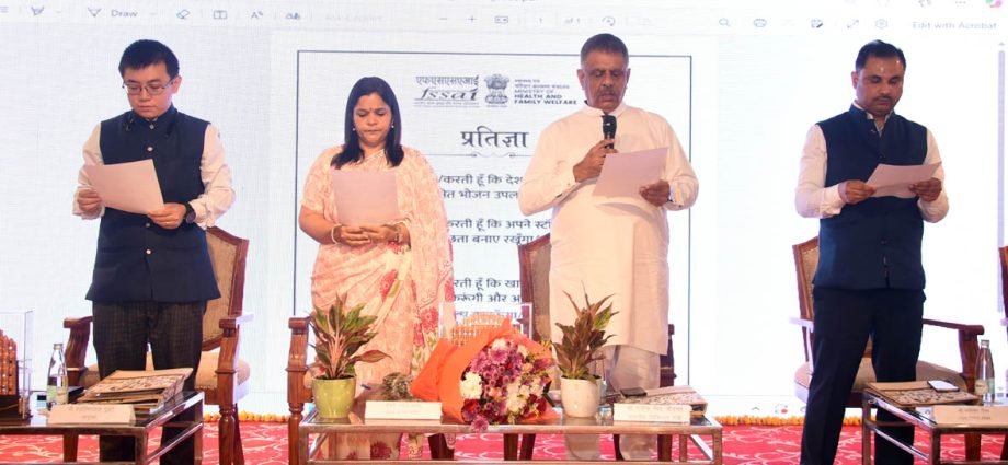 JAIPUR: विश्व स्वास्थ्य दिवस- आमजन को शुद्ध खाद्य सामग्री उपलब्ध कराने के लिए एक साथ 2500 फूड वेंडर्स को प्रशिक्षण JAIPUR: विश्व स्वास्थ्य दिवस- आमजन को शुद्ध खाद्य सामग्री उपलब्ध कराने के लिए एक साथ 2500 फूड वेंडर्स को प्रशिक्षण