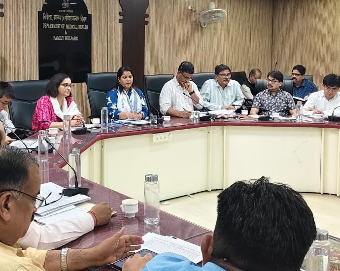 JAIPUR: प्रदेशभर में हीटवेव का हो पुख्ता प्रबंधन JAIPUR: प्रदेशभर में हीटवेव का हो पुख्ता प्रबंधन