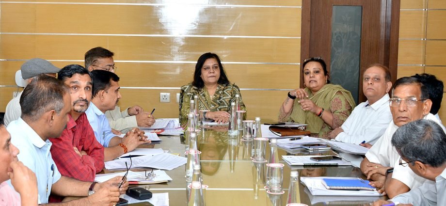 JAIPUR: ‘हरियालो राजस्थान’के तहत वृक्षारोपण की तैयारियों को लेकर बैठक आयोजित