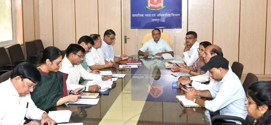 JAIPUR: बजट घोषणाओं के क्रियान्वयन में लापरवाही या देरी बर्दाश्त नहीं JAIPUR: बजट घोषणाओं के क्रियान्वयन में लापरवाही या देरी बर्दाश्त नहीं