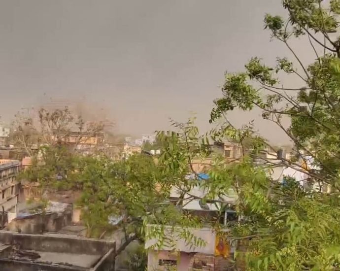 KOTPUTLI-BEHROR: तेज आंधी और हल्की बूंदाबांदी से बदला मौसम KOTPUTLI-BEHROR: तेज आंधी और हल्की बूंदाबांदी से बदला मौसम