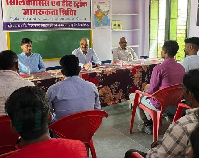 KOTPUTLI-BEHROR: सिलिकोसिस व हीट स्ट्रोक से बचाव पर जागरुकता शिविर KOTPUTLI-BEHROR: सिलिकोसिस व हीट स्ट्रोक से बचाव पर जागरुकता शिविर