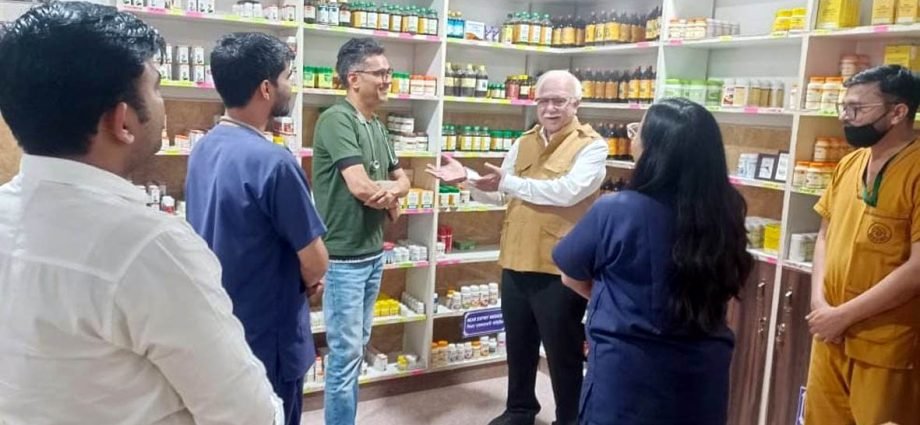 KOTPUTLI-BEHROR: हर व्यक्ति की आवश्यकता है आयुर्वेद और योग: प्रमोद शर्मा KOTPUTLI-BEHROR: हर व्यक्ति की आवश्यकता है आयुर्वेद और योग: प्रमोद शर्मा