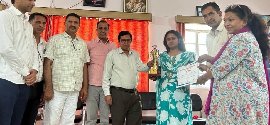 KOTPUTLI-BEHROR: एलबीएस की पूजा यादव ने एमएससी में किया टॉप KOTPUTLI-BEHROR: एलबीएस की पूजा यादव ने एमएससी में किया टॉप