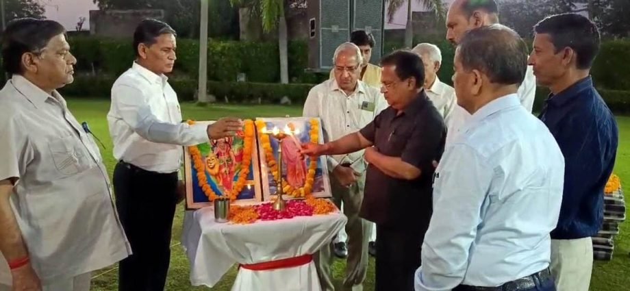 KOTPUTLI-BEHROR: शपथ ग्रहण समारोह, प्रस्तुतियों ने बांधा समां KOTPUTLI-BEHROR: शपथ ग्रहण समारोह, प्रस्तुतियों ने बांधा समां