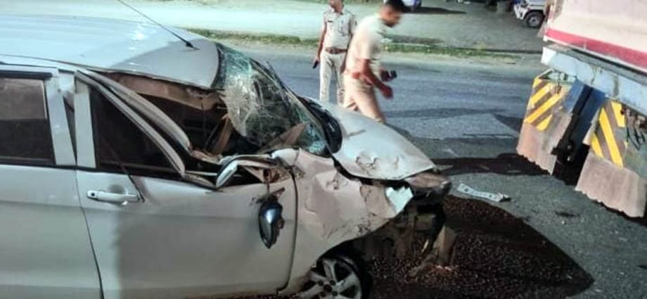 KOTPUTLI-BEHROR: ट्रक ने कार को तीन किलोमीटर तक घसीटा KOTPUTLI-BEHROR: ट्रक ने कार को तीन किलोमीटर तक घसीटा