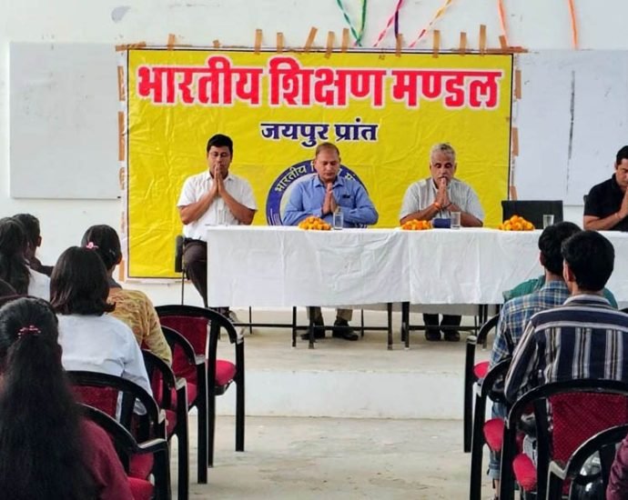 KOTPUTLI-BEHROR: नीति, पाठ्यक्रम और पद्धति में बदलाव जरुरी: प्रो.शर्मा KOTPUTLI-BEHROR: नीति, पाठ्यक्रम और पद्धति में बदलाव जरुरी: प्रो.शर्मा