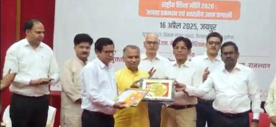 KOTPUTLI-BEHROR: एनएसएस में उत्कृष्ट कार्यों के लिए मिला सम्मान KOTPUTLI-BEHROR: एनएसएस में उत्कृष्ट कार्यों के लिए मिला सम्मान