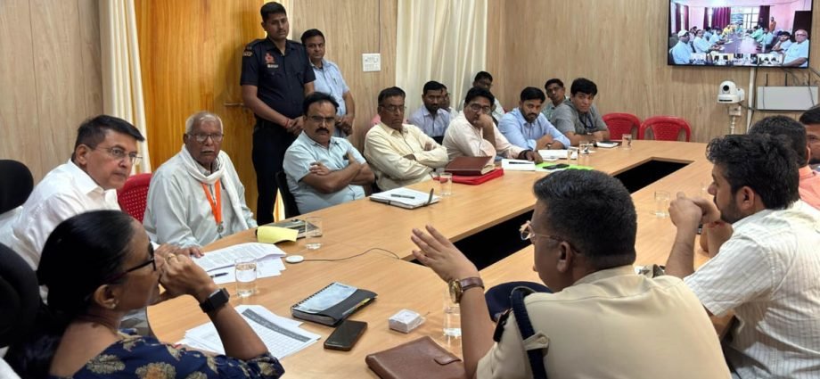 KOTPUTLI-BEHROR: 56 प्रकरणों पर कलेक्टर ने दिए निस्तारण के निर्देश KOTPUTLI-BEHROR: 56 प्रकरणों पर कलेक्टर ने दिए निस्तारण के निर्देश