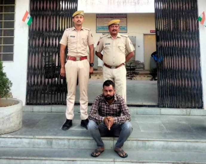 KOTPUTLI-BEHROR: अवैध शराब के मामले में फरार आरोपी गिरफ्तार KOTPUTLI-BEHROR: अवैध शराब के मामले में फरार आरोपी गिरफ्तार