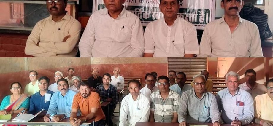 KOTPUTLI-BEHROR: शिक्षक संघ राष्ट्रीय की बैठक में सदस्यता पर चर्चा KOTPUTLI-BEHROR: शिक्षक संघ राष्ट्रीय की बैठक में सदस्यता पर चर्चा