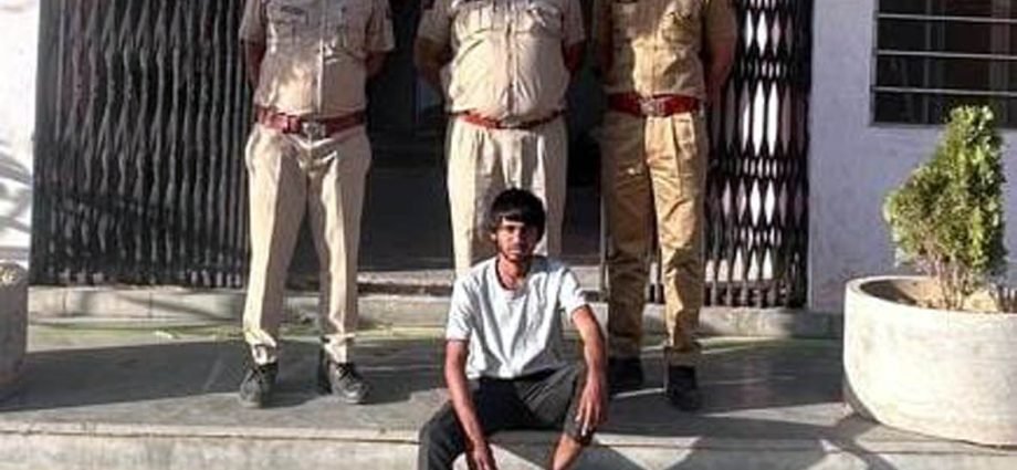 KOTPUTLI-BEHROR: अवैध देशी पिस्टल के साथ आरोपी गिरफ्तार KOTPUTLI-BEHROR: अवैध देशी पिस्टल के साथ आरोपी गिरफ्तार