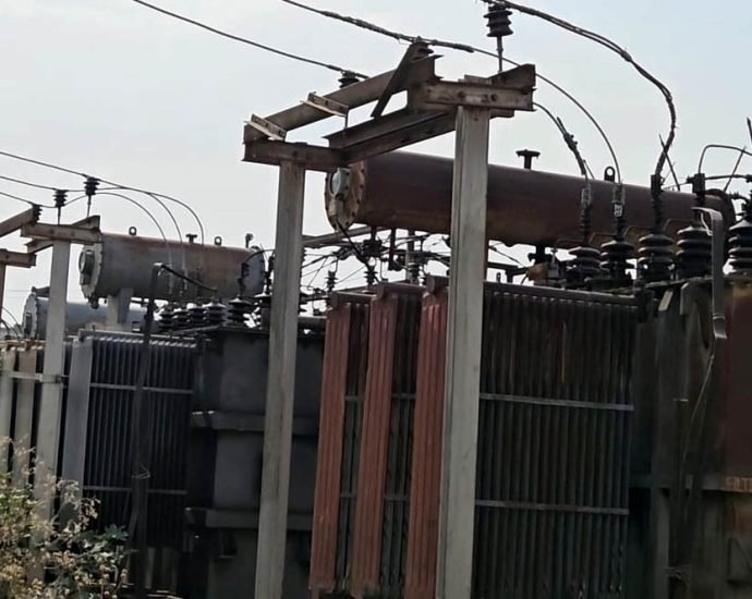 KOTPUTLI-BEHROR: गर्मी में बिजली ने बढ़ाई मुसीबत, शहर से गांव तक हाहाकार KOTPUTLI-BEHROR: गर्मी में बिजली ने बढ़ाई मुसीबत, शहर से गांव तक हाहाकार