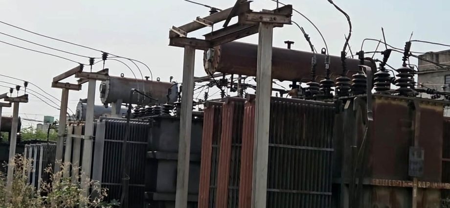 KOTPUTLI-BEHROR: गर्मी में बिजली ने बढ़ाई मुसीबत, शहर से गांव तक हाहाकार KOTPUTLI-BEHROR: गर्मी में बिजली ने बढ़ाई मुसीबत, शहर से गांव तक हाहाकार