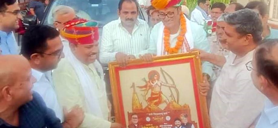 KOTPUTLI-BEHROR: राठौड़ के जन्मदिन पर स्वागत और गौ सेवा