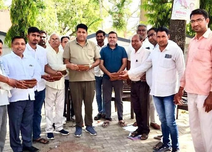 KOTPUTLI-BEHROR: पक्षियों के लिए परिंडा अभियान का हुआ आगाज KOTPUTLI-BEHROR: पक्षियों के लिए परिंडा अभियान का हुआ आगाज