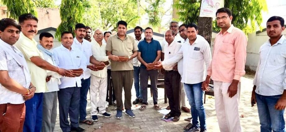 KOTPUTLI-BEHROR: पक्षियों के लिए परिंडा अभियान का हुआ आगाज KOTPUTLI-BEHROR: पक्षियों के लिए परिंडा अभियान का हुआ आगाज