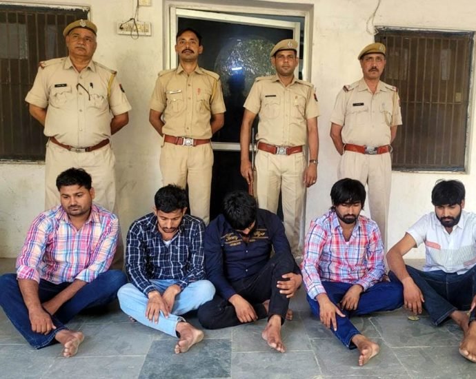 KOTPUTLI-BEHROR: पांच और पकड़े, अब तक कुल सात गिरफ्तार KOTPUTLI-BEHROR: पांच और पकड़े, अब तक कुल सात गिरफ्तार