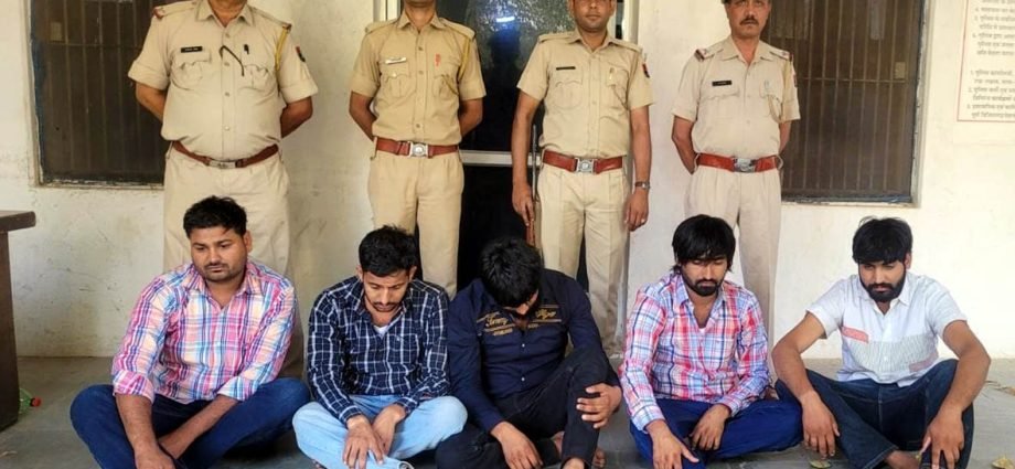 KOTPUTLI-BEHROR: पांच और पकड़े, अब तक कुल सात गिरफ्तार KOTPUTLI-BEHROR: पांच और पकड़े, अब तक कुल सात गिरफ्तार