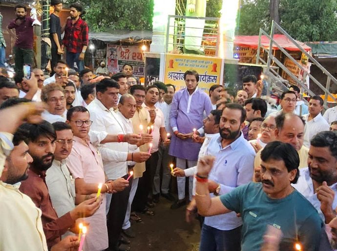 KOTPUTLI-BEHROR: आतंकी हमले का निशाना बने लोगों को दी श्रद्धांजलि