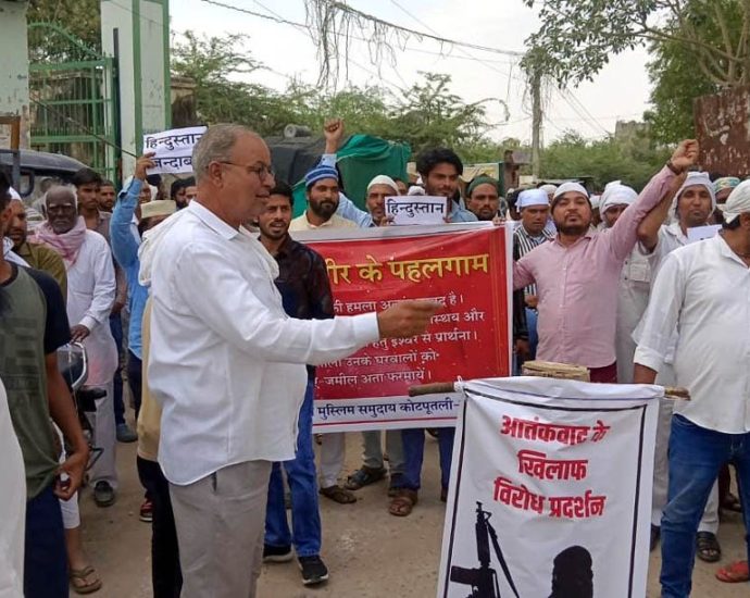 KOTPUTLI-BEHROR: आतंकवाद के खिलाफ एकजुट हुआ मुस्लिम समाज