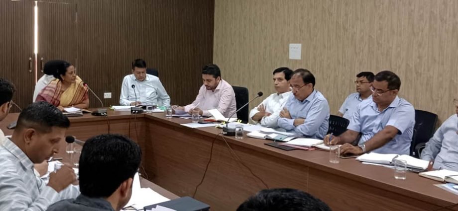 KOTPUTLI-BEHROR: जिम्मेदारी से करें दायित्वों का निर्वहन: कलेक्टर