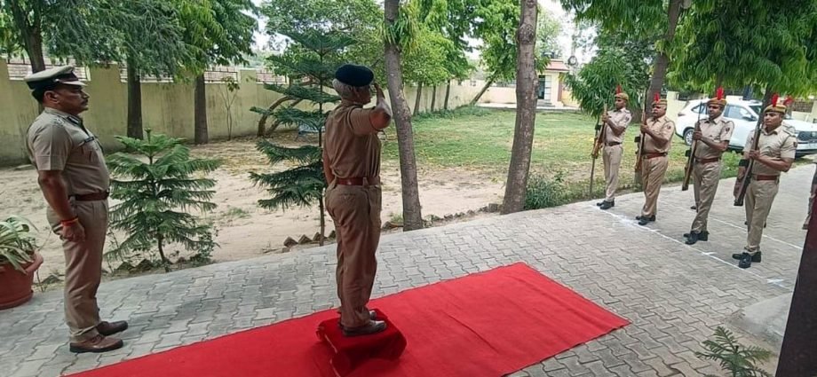 KOTPUTLI-BEHROR: एडीजी का दौरा, सुरक्षा व्यवस्था को लेकर दिए निर्देश KOTPUTLI-BEHROR: एडीजी का दौरा, सुरक्षा व्यवस्था को लेकर दिए निर्देश