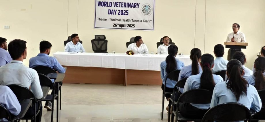 KOTPUTLI-BEHROR: कृषि महाविद्यालय में मनाया विश्व पशु चिकित्सा दिवस KOTPUTLI-BEHROR: कृषि महाविद्यालय में मनाया विश्व पशु चिकित्सा दिवस