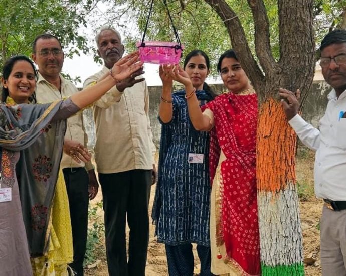 KOTPUTLI-BEHROR: स्कूल परिसर में लगाए दो दर्जन परिंडे KOTPUTLI-BEHROR: स्कूल परिसर में लगाए दो दर्जन परिंडे