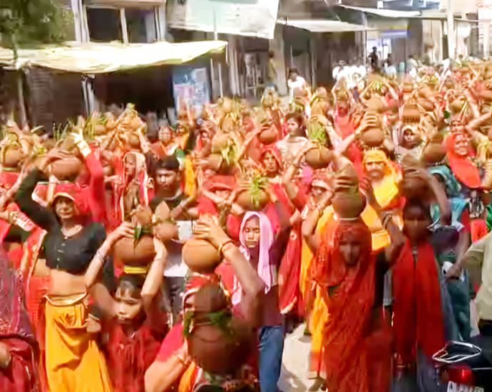 KOTPUTLI-BEHROR: निकली कलश यात्रा, भागवत कथा का आगाज KOTPUTLI-BEHROR: निकली कलश यात्रा, भागवत कथा का आगाज