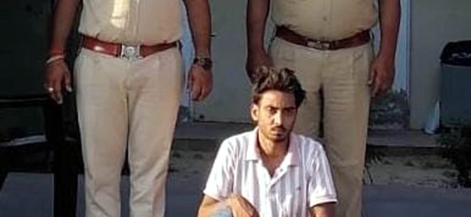 KOTPUTLI-BEHROR: हथियार पोस्ट करने वाले आरोपी को किया गिरफ्तार