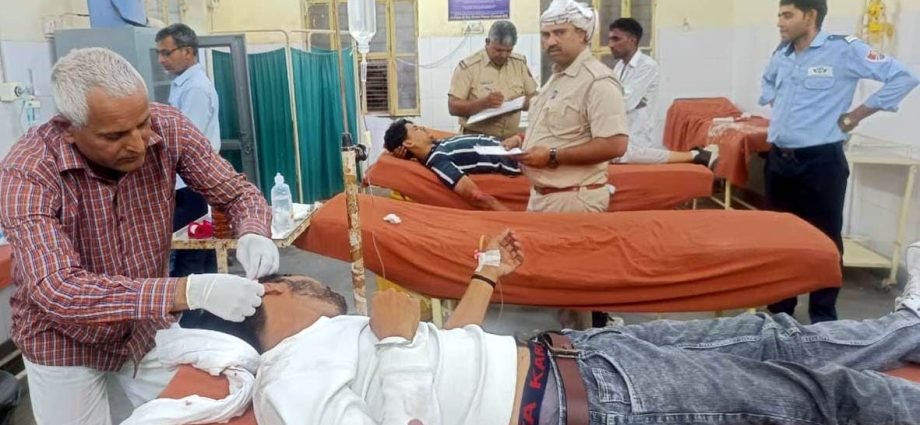 KOTPUTLI-BEHROR: परीक्षा देकर लौट रहे युवक हुए दुर्घटनाग्रस्त KOTPUTLI-BEHROR: परीक्षा देकर लौट रहे युवक हुए दुर्घटनाग्रस्त