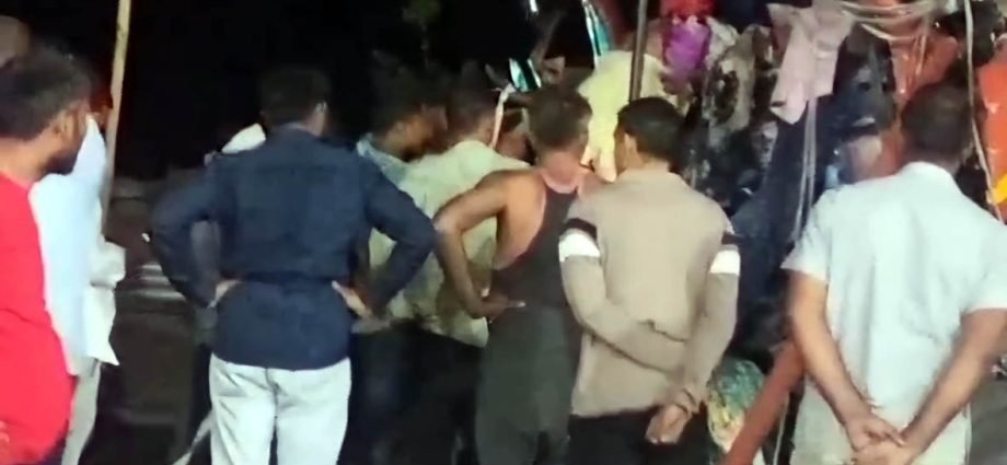 KOTPUTLI-BEHROR: खड़े ट्रक में पीछे से भिड़ा कैंटर, चालक की मौत KOTPUTLI-BEHROR: खड़े ट्रक में पीछे से भिड़ा कैंटर, चालक की मौत