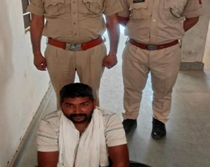 KOTPUTLI-BEHROR: अवैध शराब का आरोपी पुलिस के हत्थे चढ़ा KOTPUTLI-BEHROR: अवैध शराब का आरोपी पुलिस के हत्थे चढ़ा