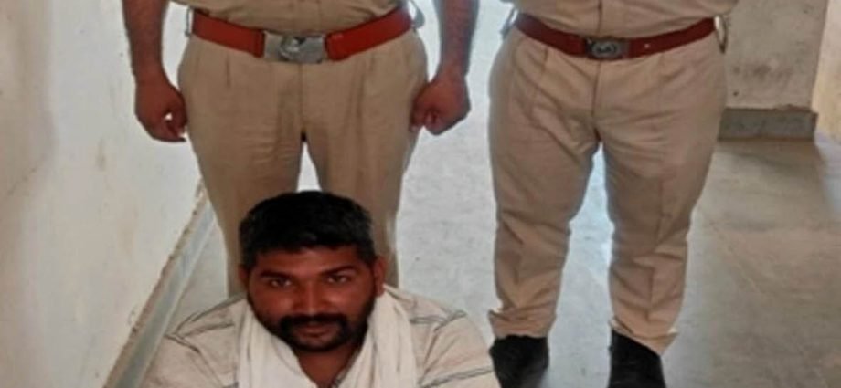 KOTPUTLI-BEHROR: अवैध शराब का आरोपी पुलिस के हत्थे चढ़ा