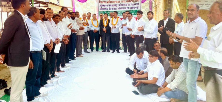 KOTPUTLI-BEHROR: वकीलों का धरना-प्रदर्शन 50वें दिन भी रहा जारी KOTPUTLI-BEHROR: वकीलों का धरना-प्रदर्शन 50वें दिन भी रहा जारी