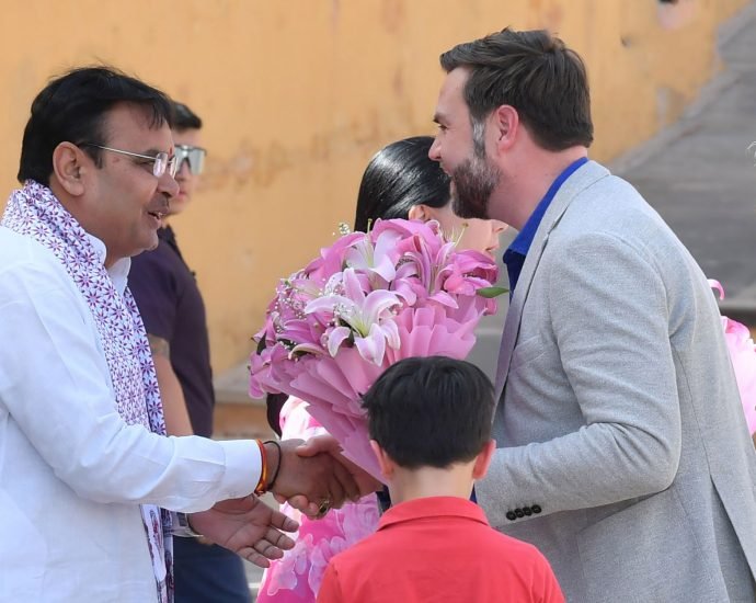 JAIPUR: अमेरिका के उपराष्ट्रपति वेंस की जयपुर यात्रा JAIPUR: अमेरिका के उपराष्ट्रपति वेंस की जयपुर यात्रा