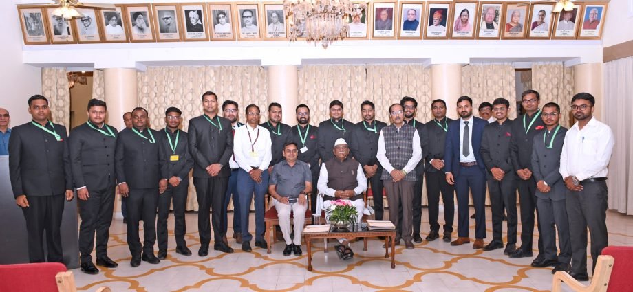 JAIPUR: भारतीय दूरसंचार सेवा के प्रशिक्षु अधिकारियों ने राज्यपाल से मुलाकात की JAIPUR: भारतीय दूरसंचार सेवा के प्रशिक्षु अधिकारियों ने राज्यपाल से मुलाकात की